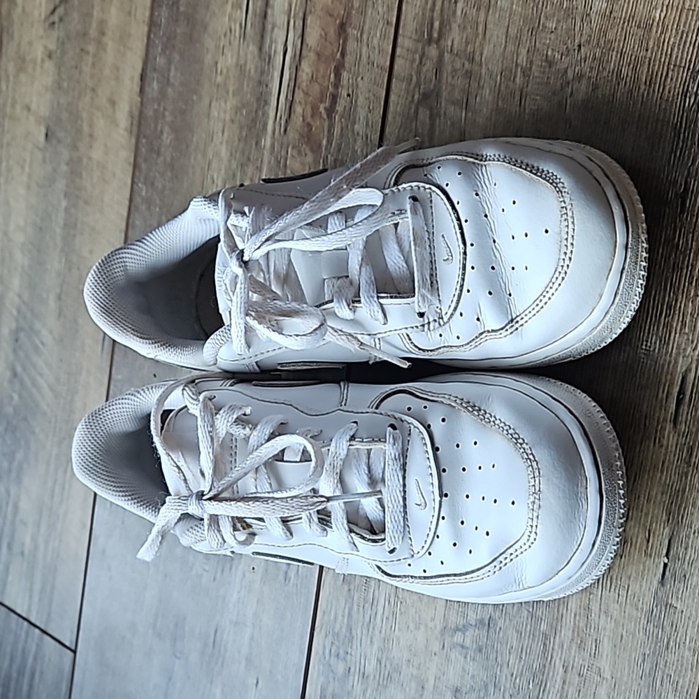 Girls Aif Force 1 Nike lowtops sz 3 white